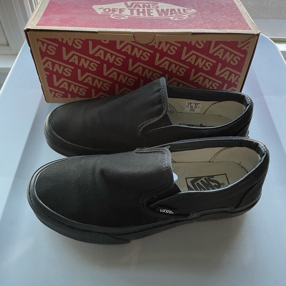 Vans Classic Slip-On Black Canvas size 6 Women’s / 4.5 Boys - Picture 2 of 6
